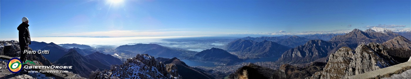 70 Panoramica ad ampio raggio dal Resegone ad ovest verso Lecco,  laghi, monti, colli e pianura.jpg